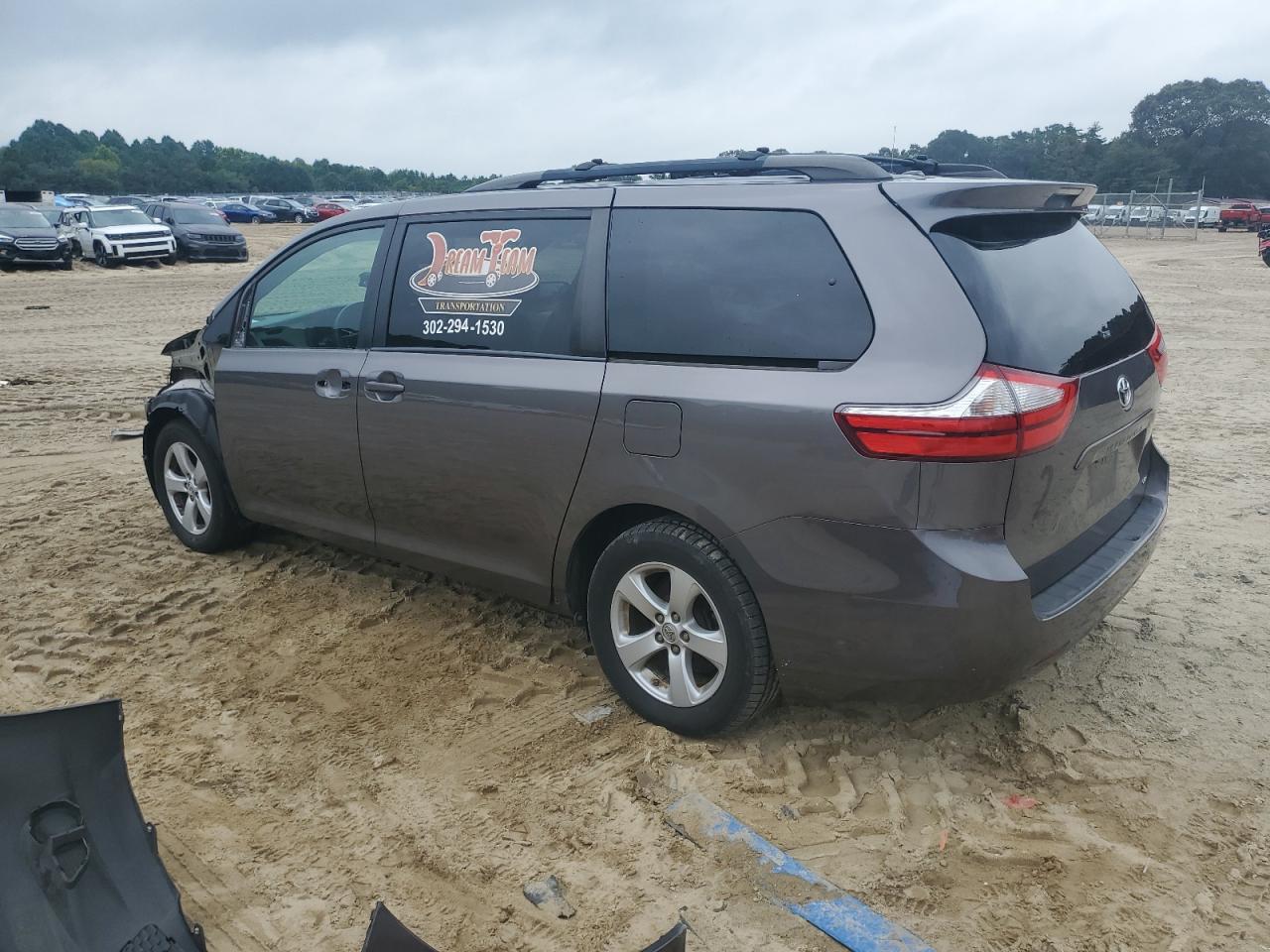 2015 Toyota Sienna Le - Image 2