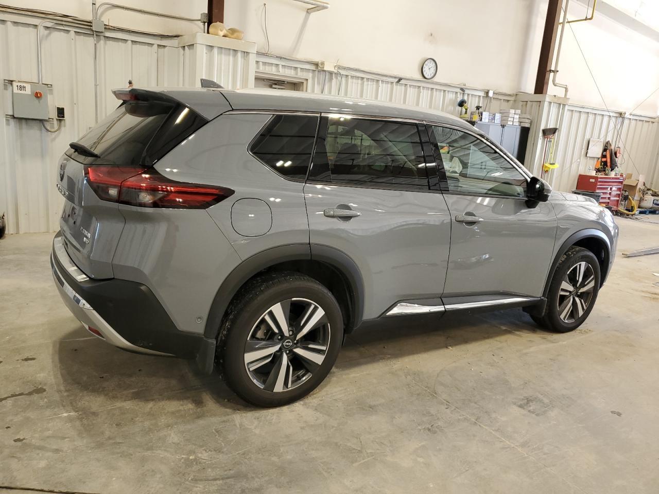 2023 Nissan Rogue Platinum - Фото 3