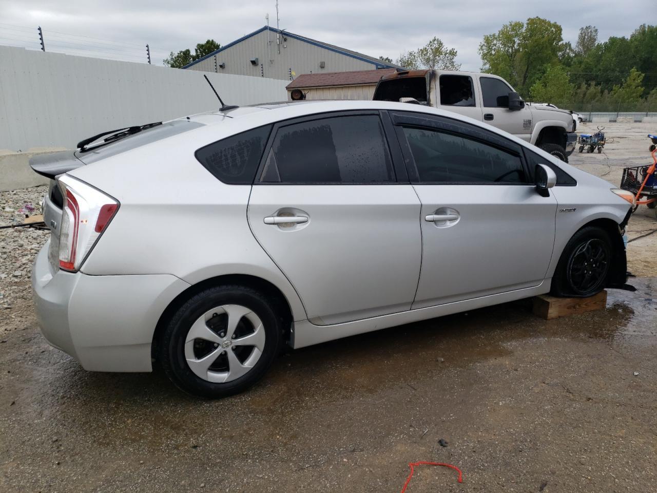 2013 Toyota Prius - Фото 3