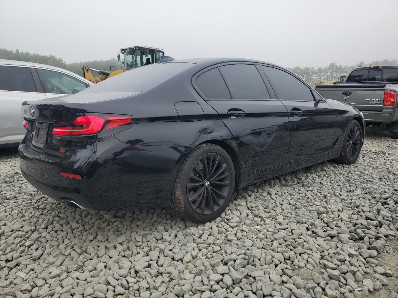 2021 BMW 530 Xi - Image 3