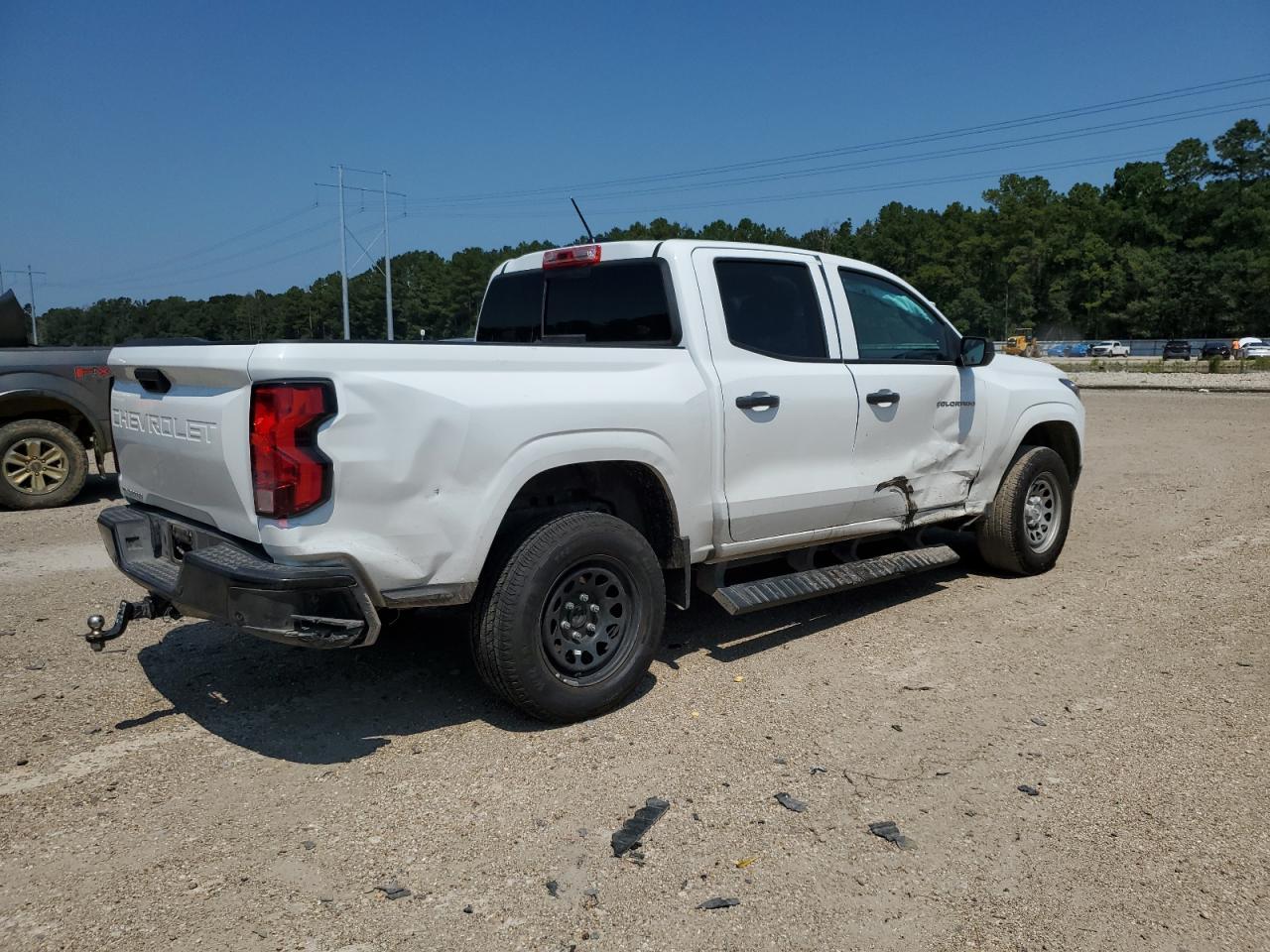 2025 Chevrolet Colorado - Image 3