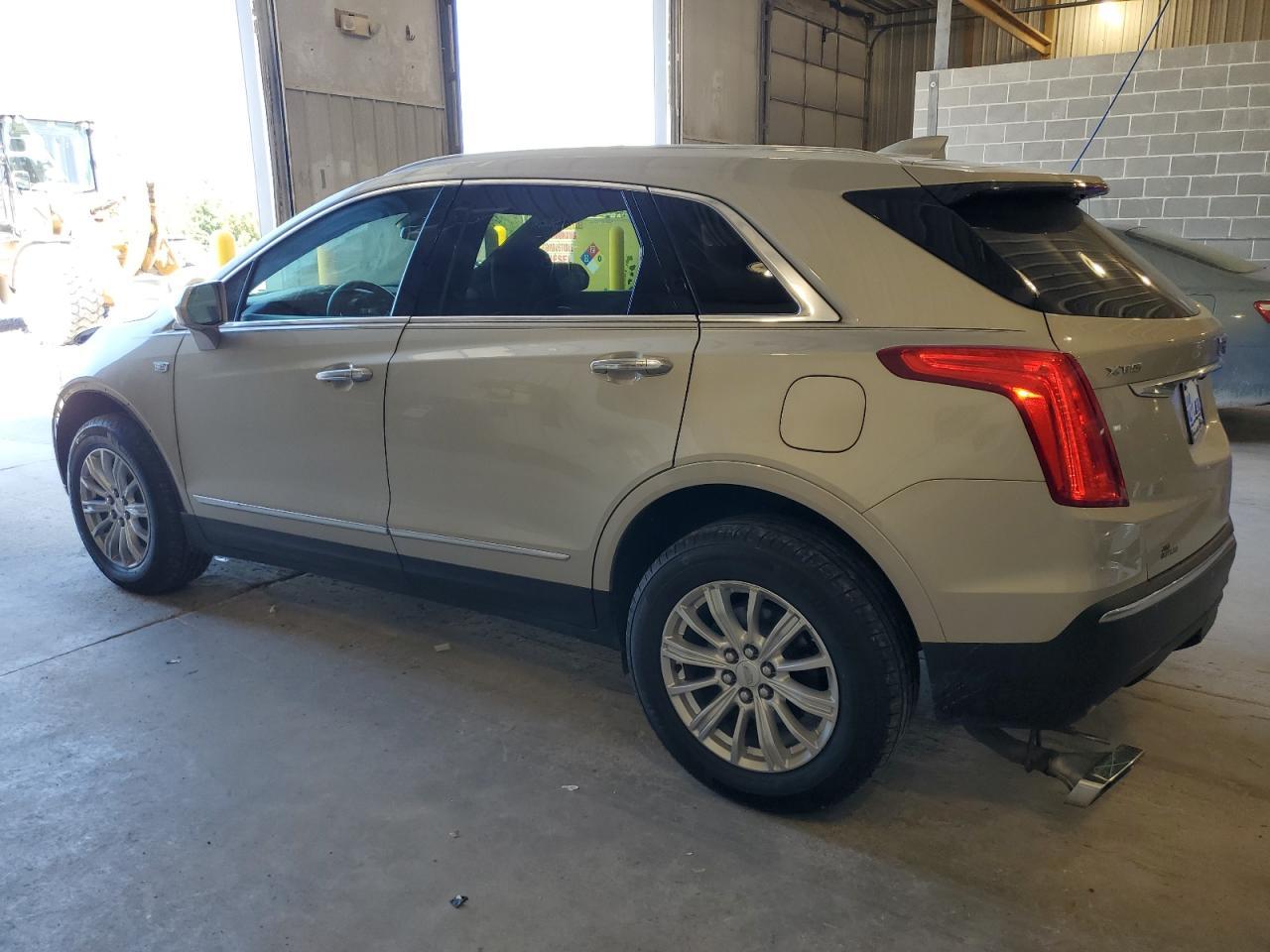 2017 Cadillac Xt5 - Image 2
