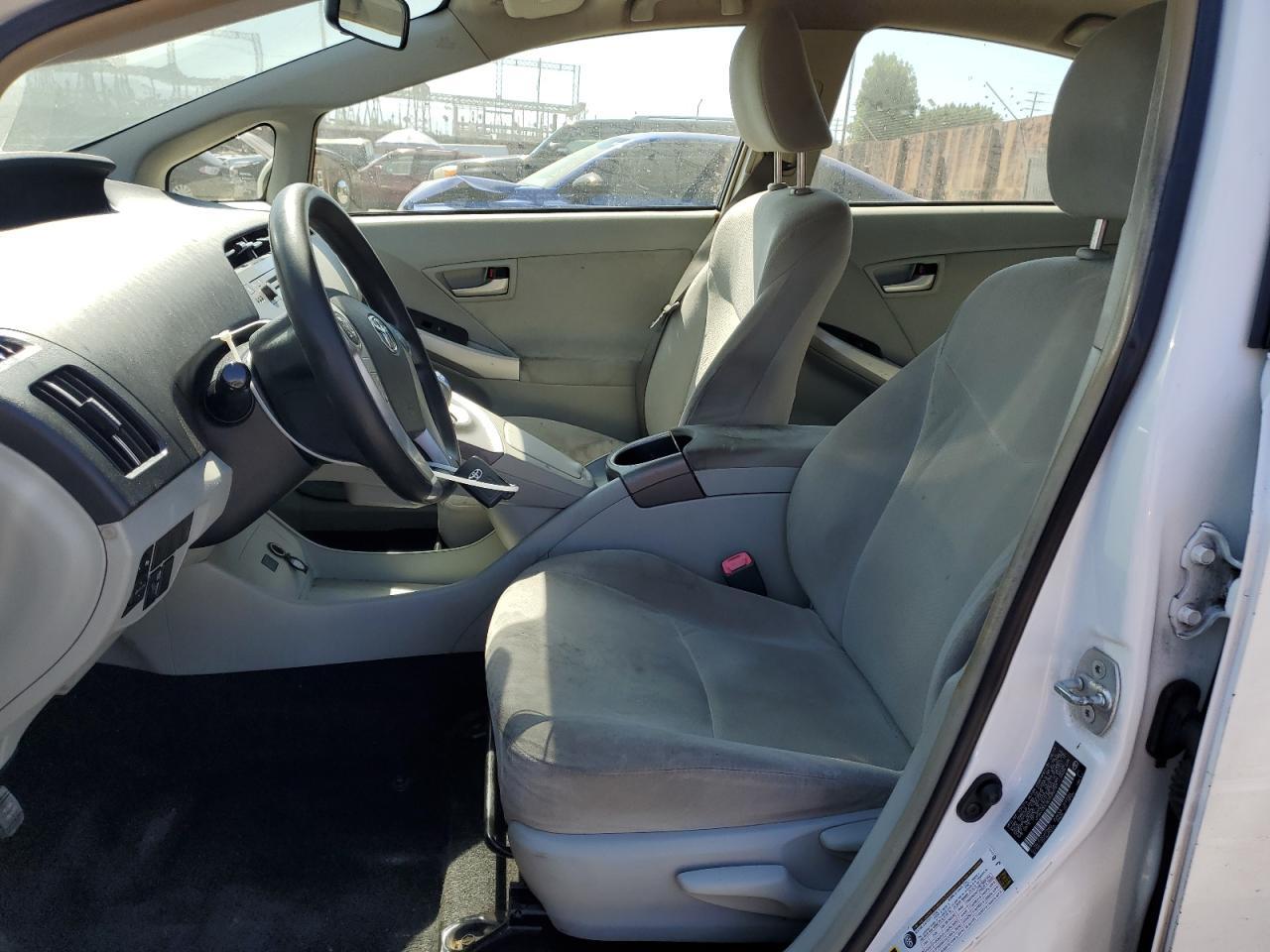 2013 Toyota Prius - Image 7