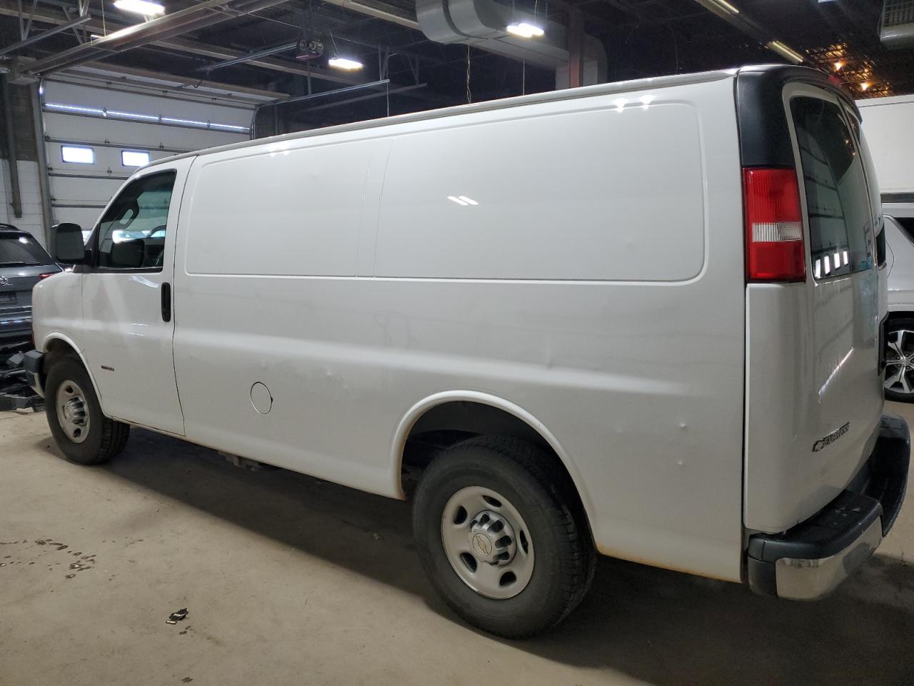 2019 Chevrolet Express G3500 - Фото 2