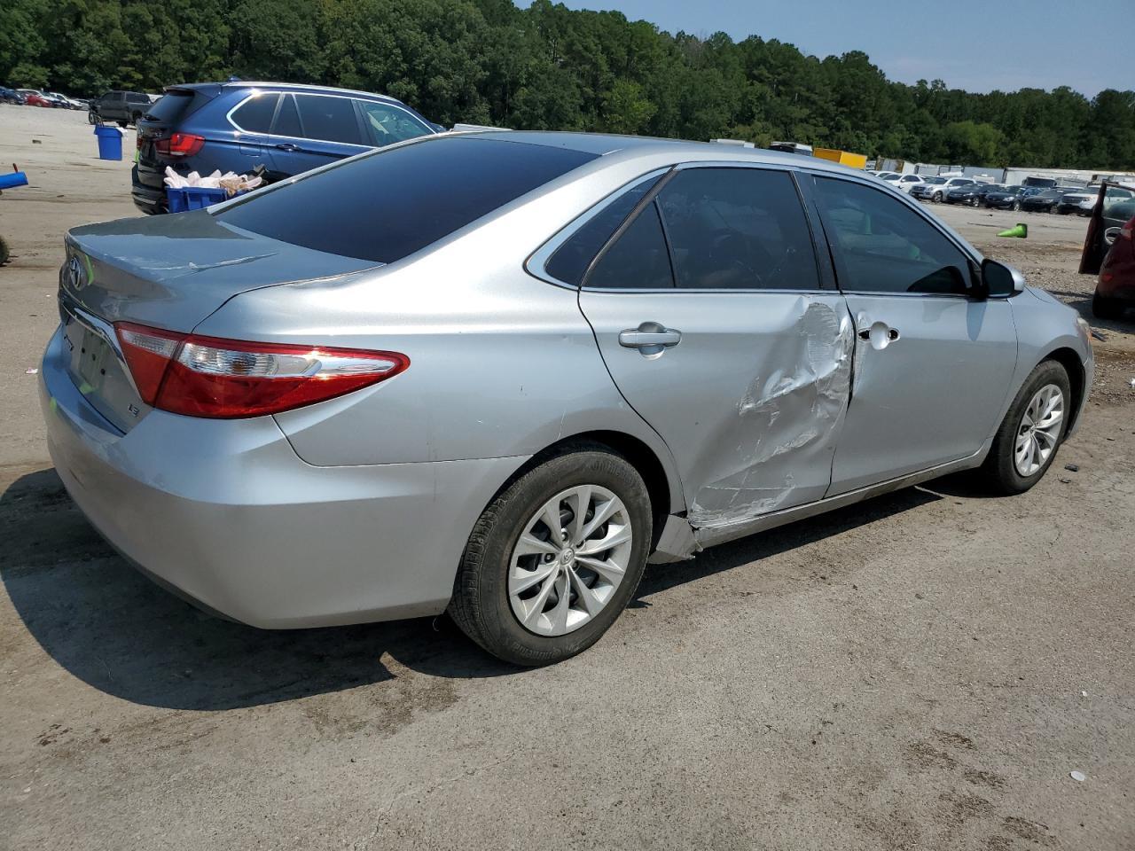 2015 Toyota Camry Le - Фото 3