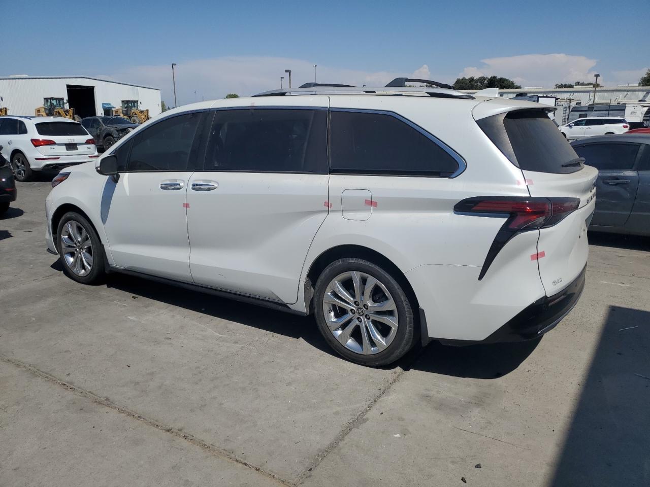 2022 Toyota Sienna Limited - Фото 2