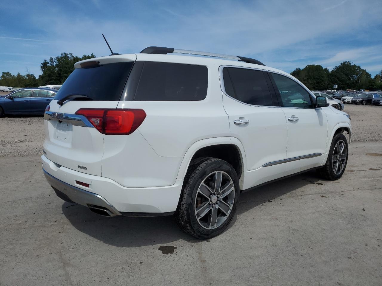 2019 GMC Acadia Denali - Фото 3