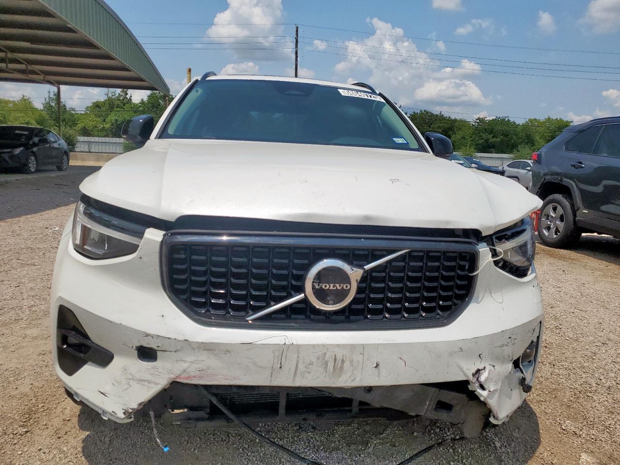 2025 Volvo Xc40 Plus - Image 5