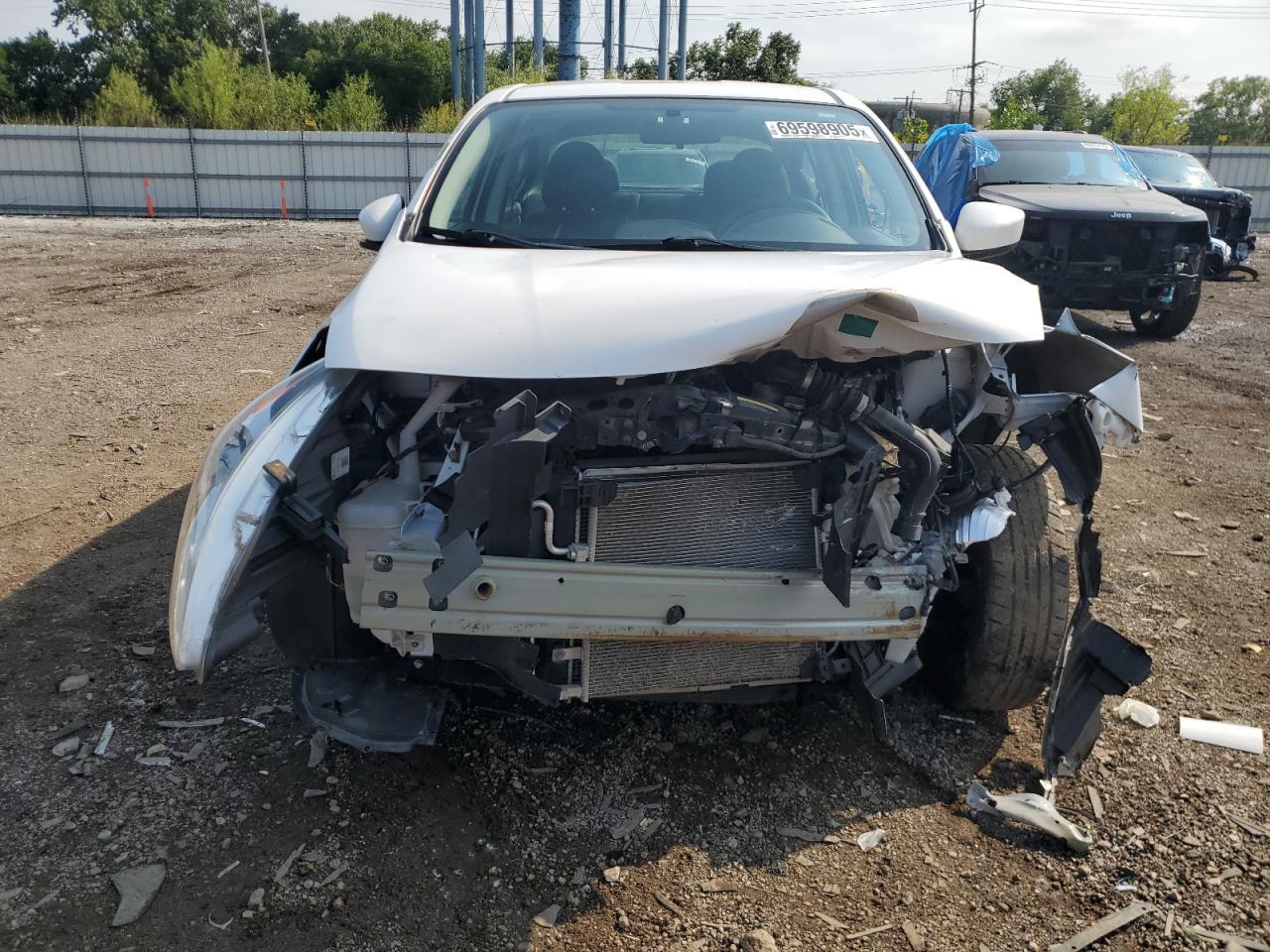 2019 Nissan Versa S - Фото 5