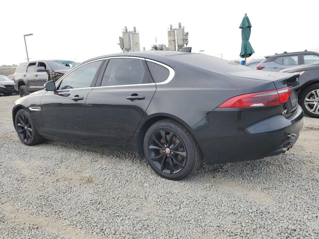 2017 Jaguar Xf Premium - Image 2