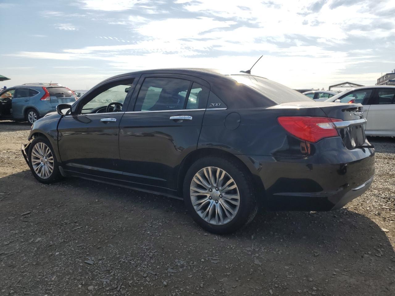 2012 Chrysler 200 Limited - Image 2
