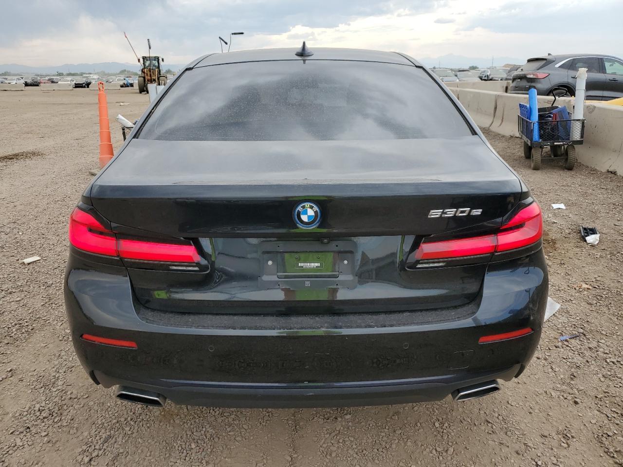 2022 BMW 530E - Фото 6