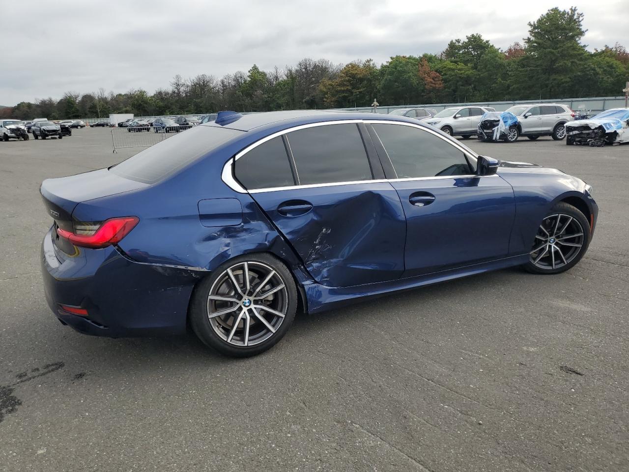 2020 BMW 330Xi - Фото 3