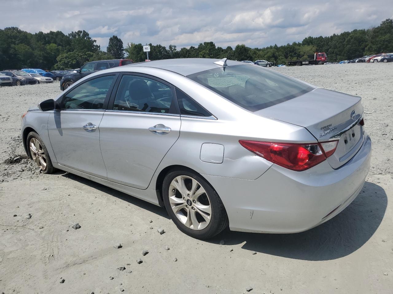 2011 Hyundai Sonata Se - Image 2