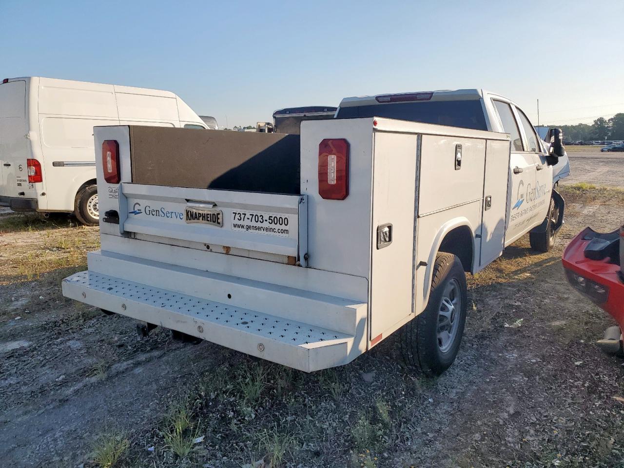 2023 Chevrolet Silverado C2500 Heavy Duty - Фото 4
