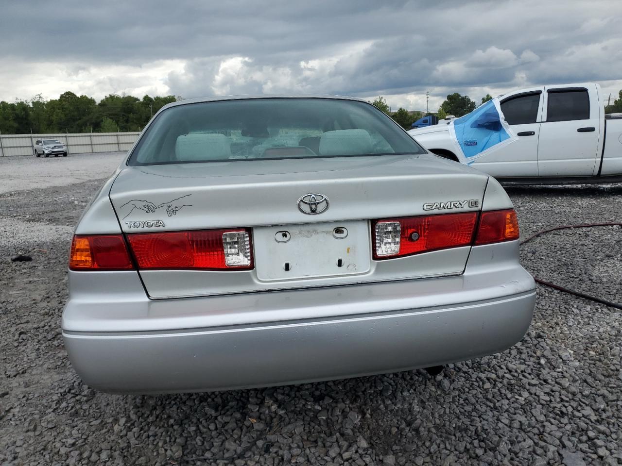 2001 Toyota Camry Ce - Фото 6