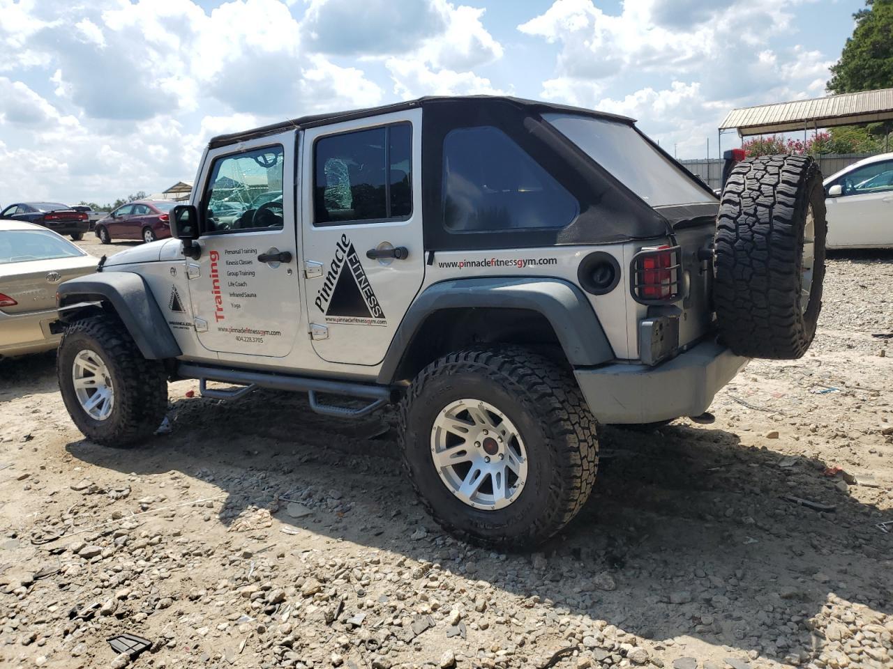 2009 Jeep Wrangler Unlimited X - Image 2