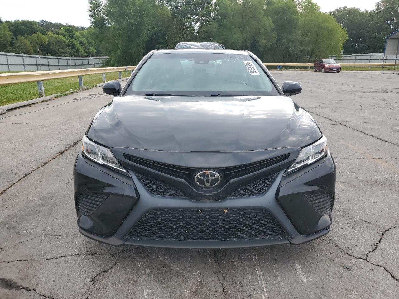 2020 Toyota Camry Se - Image 5