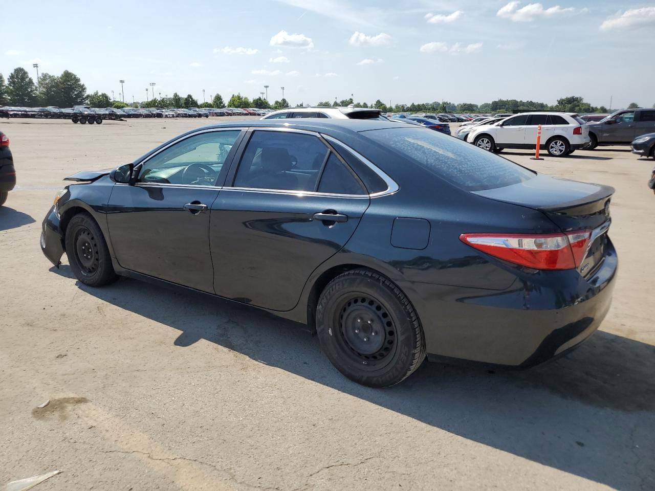 2015 Toyota Camry Le - Фото 2