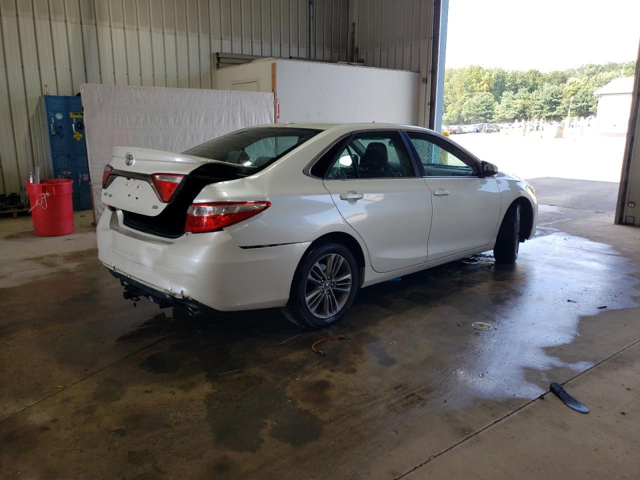 2016 Toyota Camry Le - Image 3