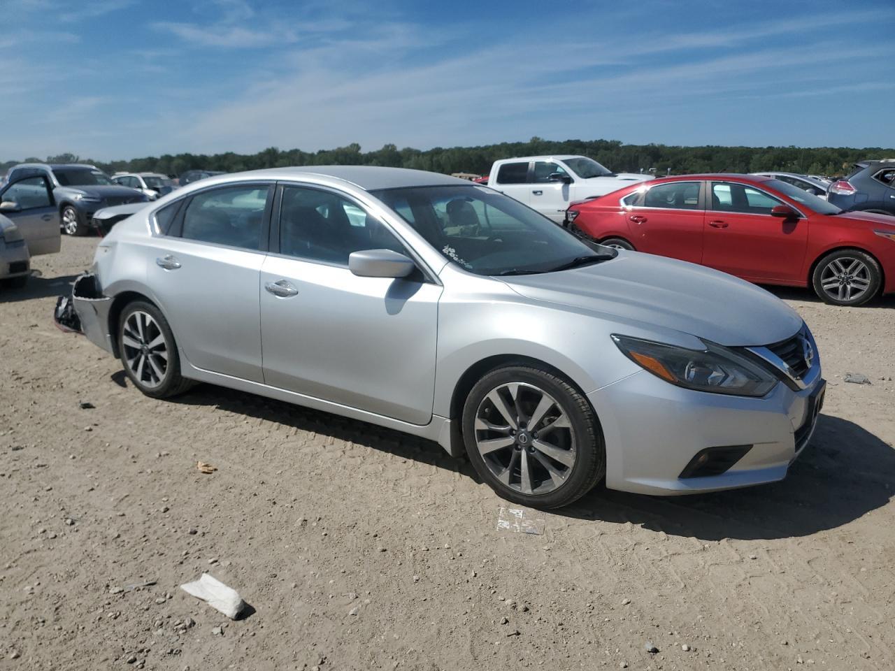 2017 Nissan Altima 2.5 - Image 4