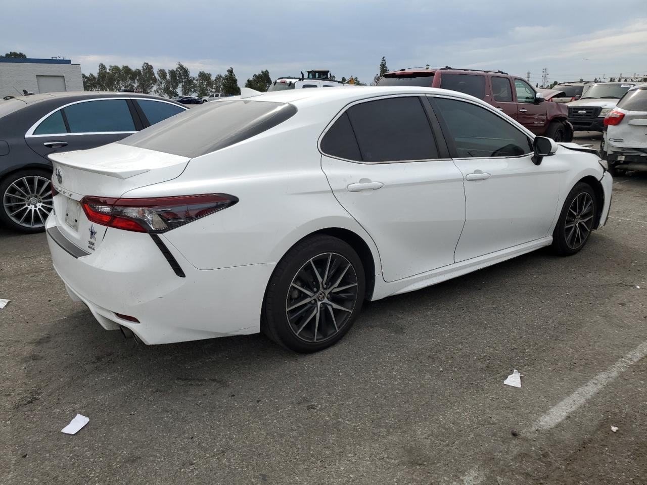 2021 Toyota Camry Se - Фото 3