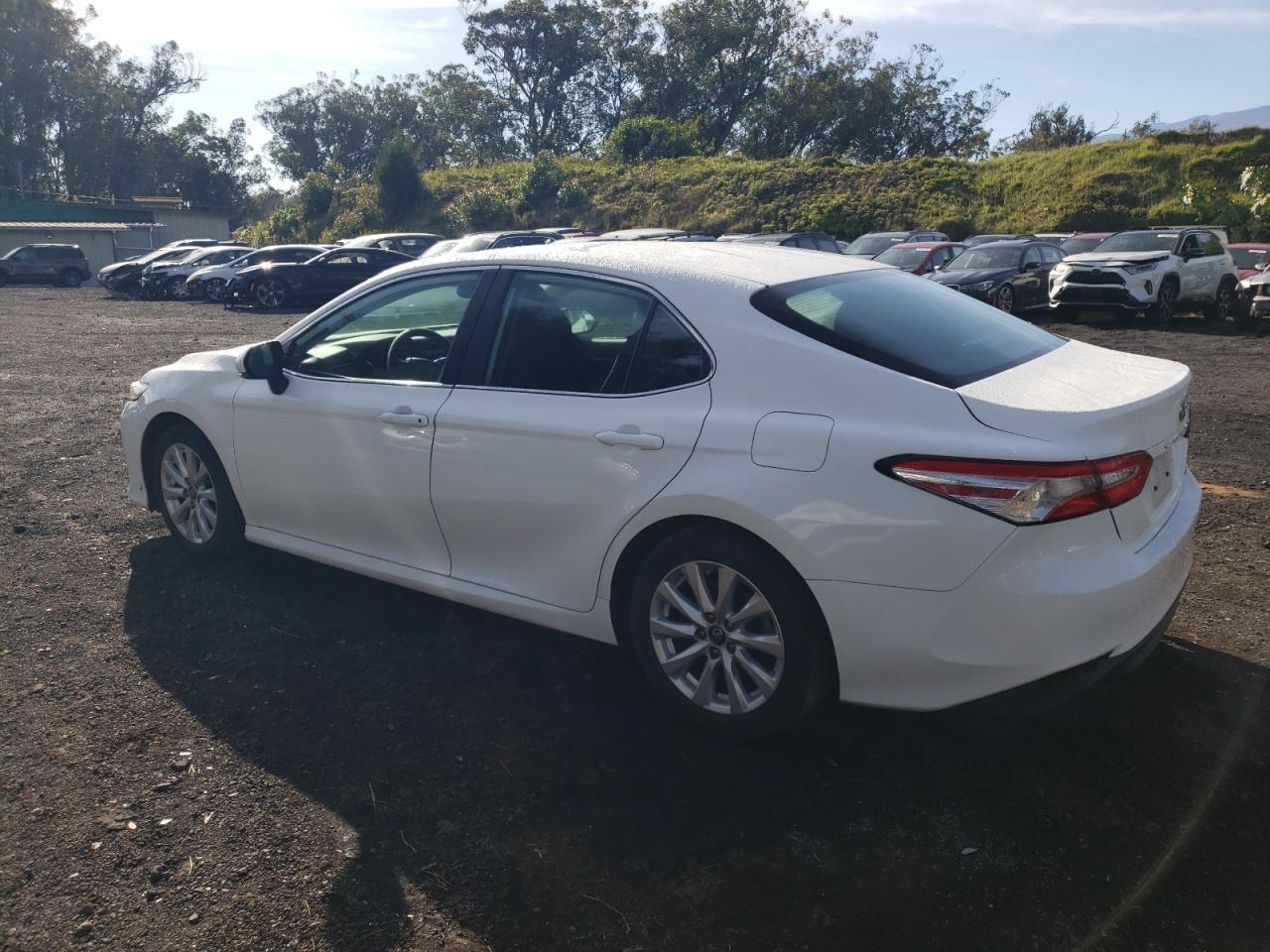 2019 Toyota Camry L - Фото 2