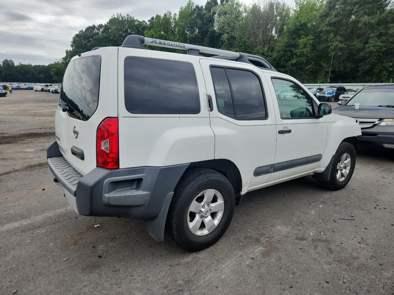 2013 Nissan Xterra X - Image 3