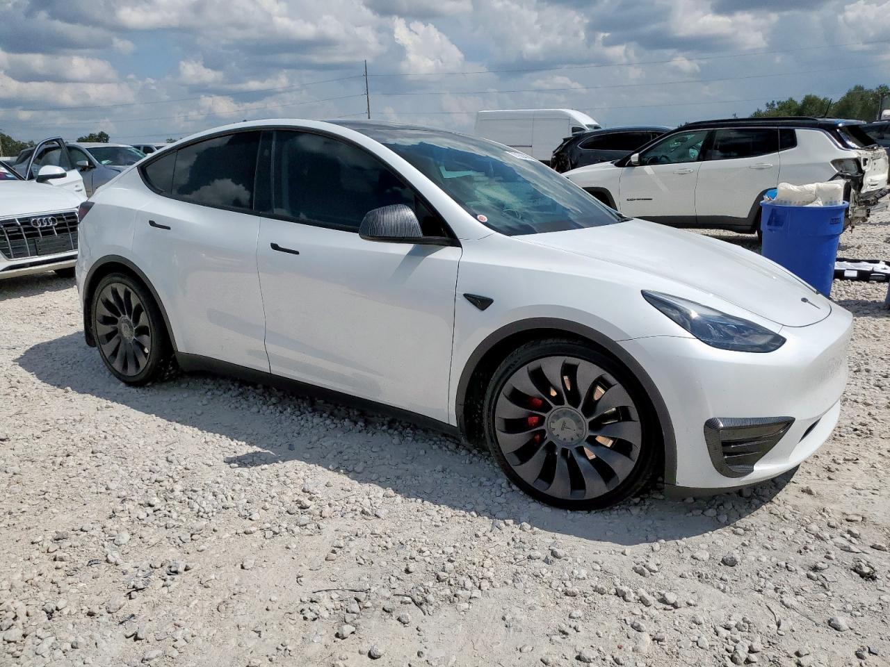 2024 Tesla Model Y - Фото 4