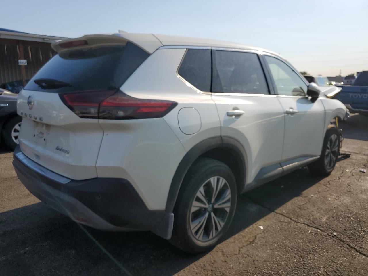 2021 Nissan Rogue Sv - Image 3