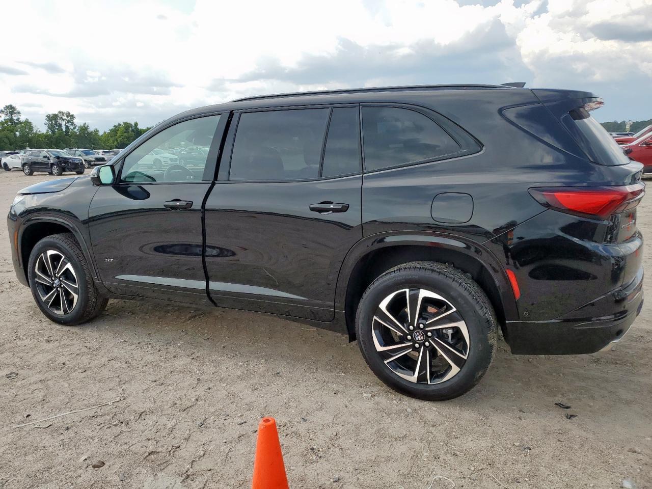 2025 Buick Enclave Sport Touring - Фото 2