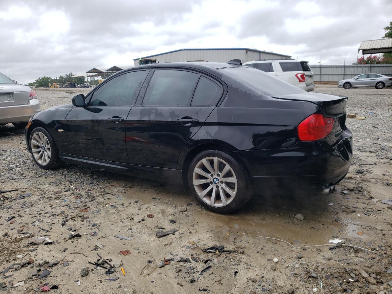 2011 BMW 328 Xi - Image 2