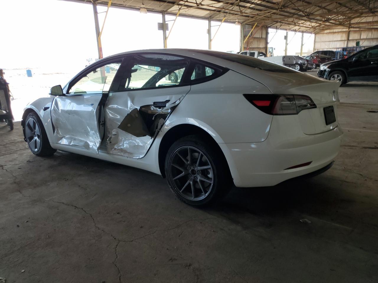 2023 Tesla Model 3 - Фото 2