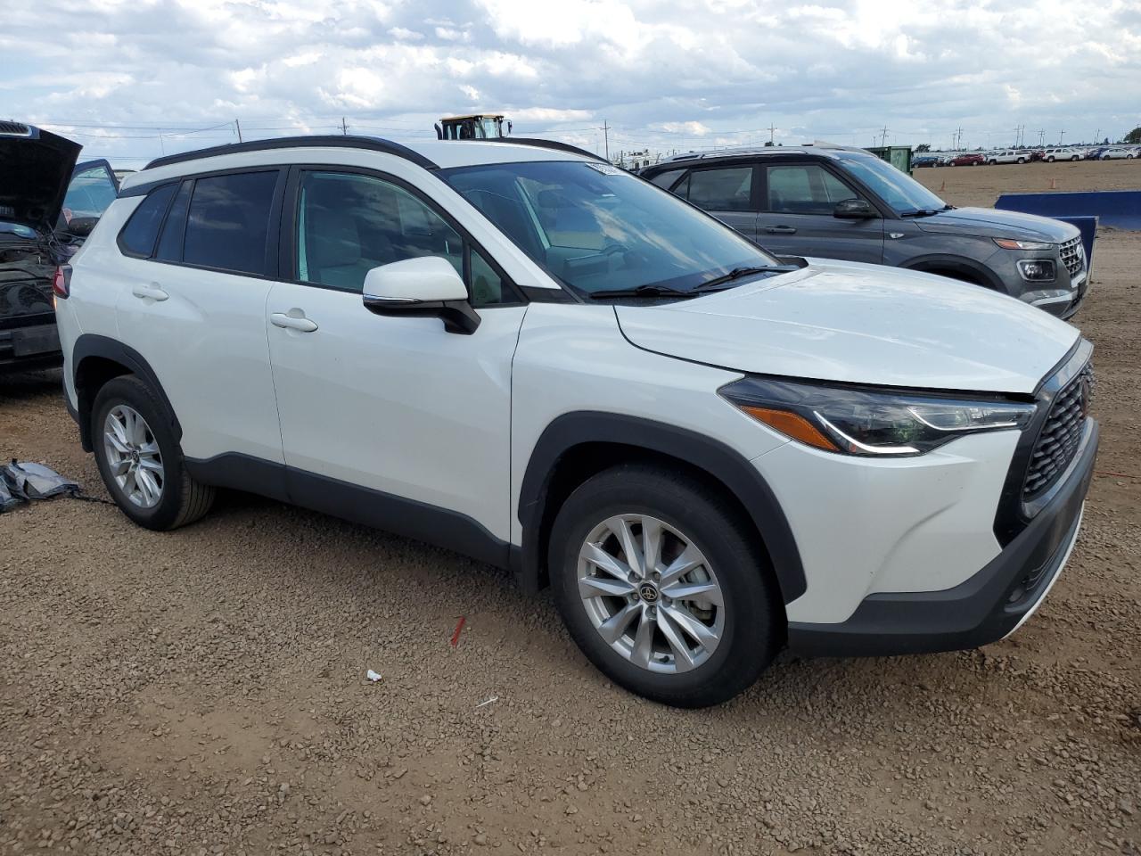 2022 Toyota Corolla Cross Le - Image 4