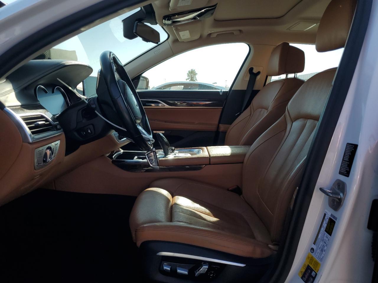 2017 BMW 740 Xe - Image 7