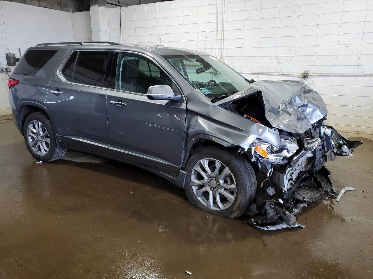 2021 Chevrolet Traverse Premier - Фото 4