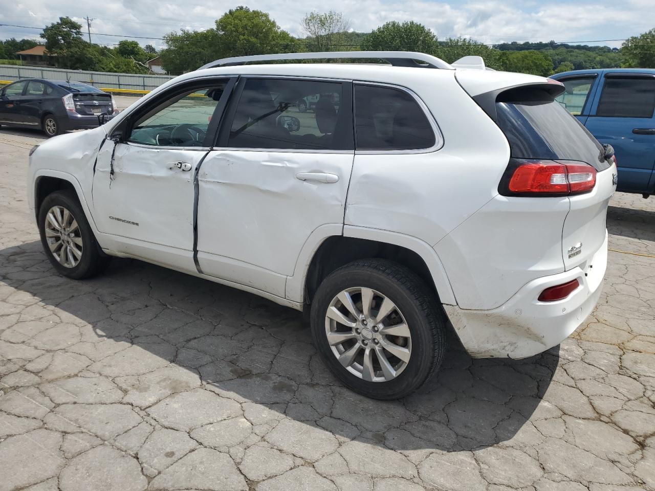 2016 Jeep Cherokee Overland - Фото 2