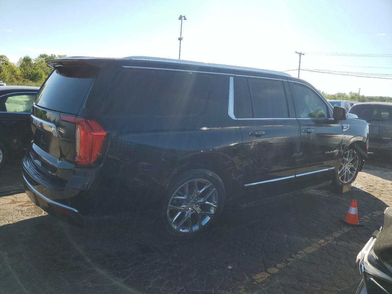 2024 GMC Yukon Xl K1500 Slt - Image 3
