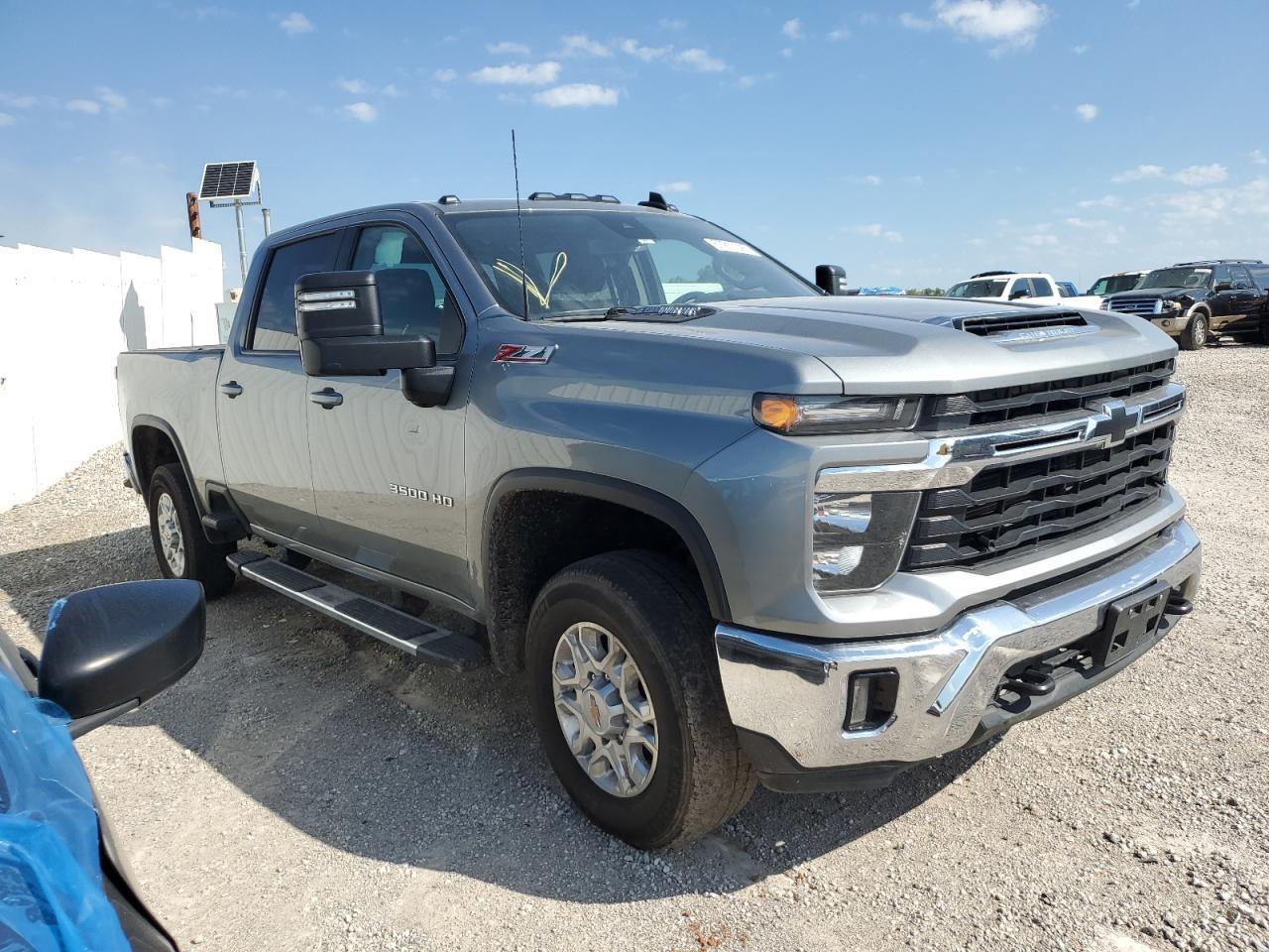 2024 Chevrolet Silverado K3500 Lt - Image 4