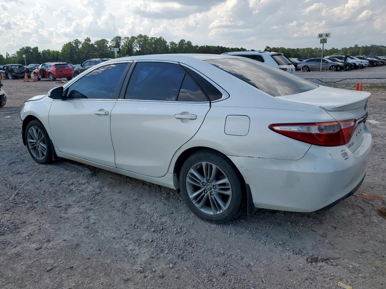 2015 Toyota Camry - Фото 2