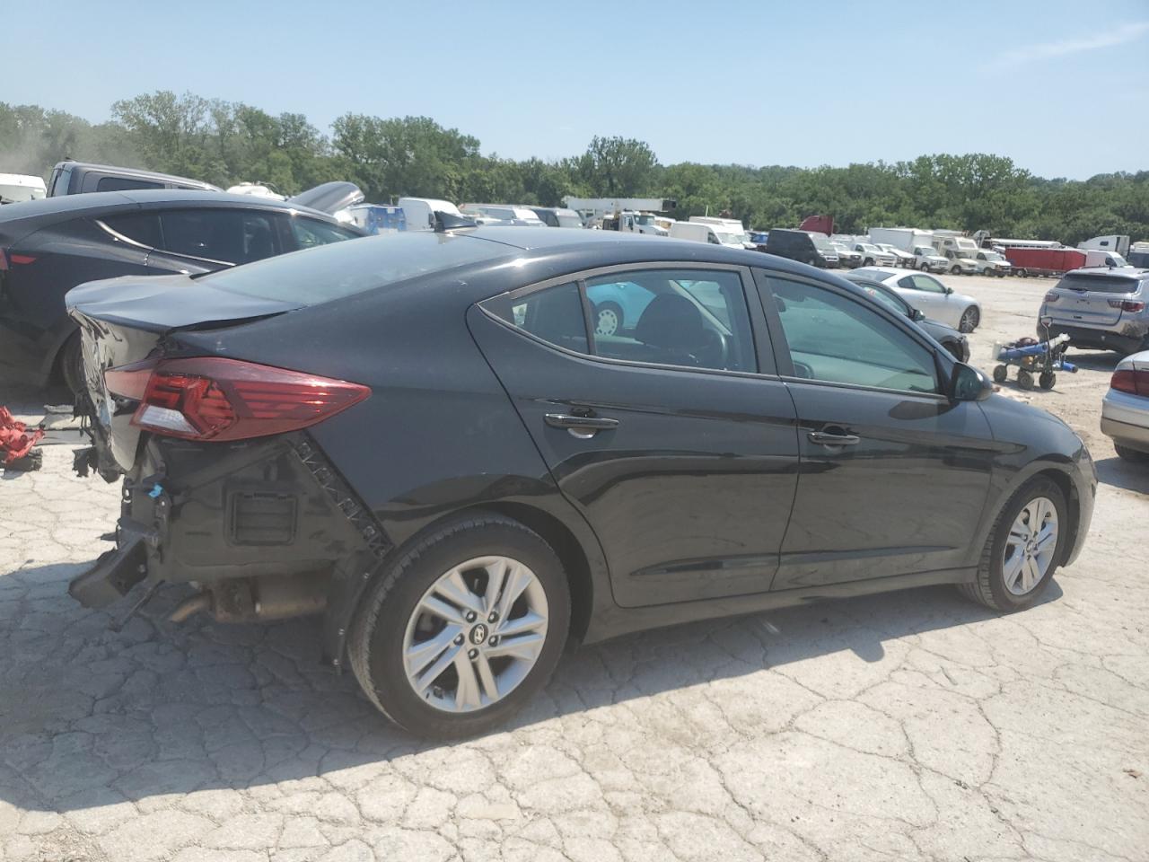 2019 Hyundai Elantra Sel - Image 3