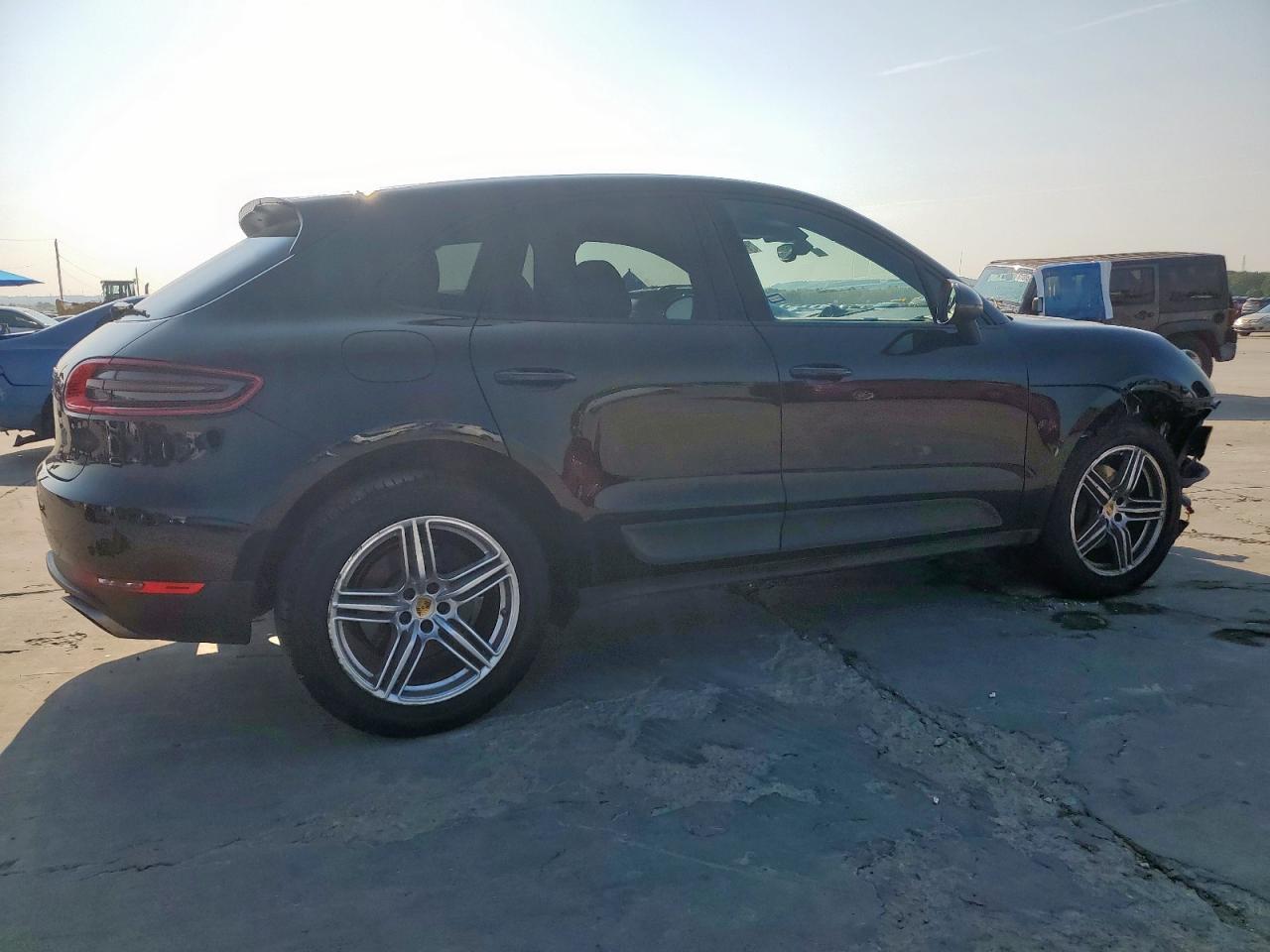 2017 Porsche Macan - Image 3
