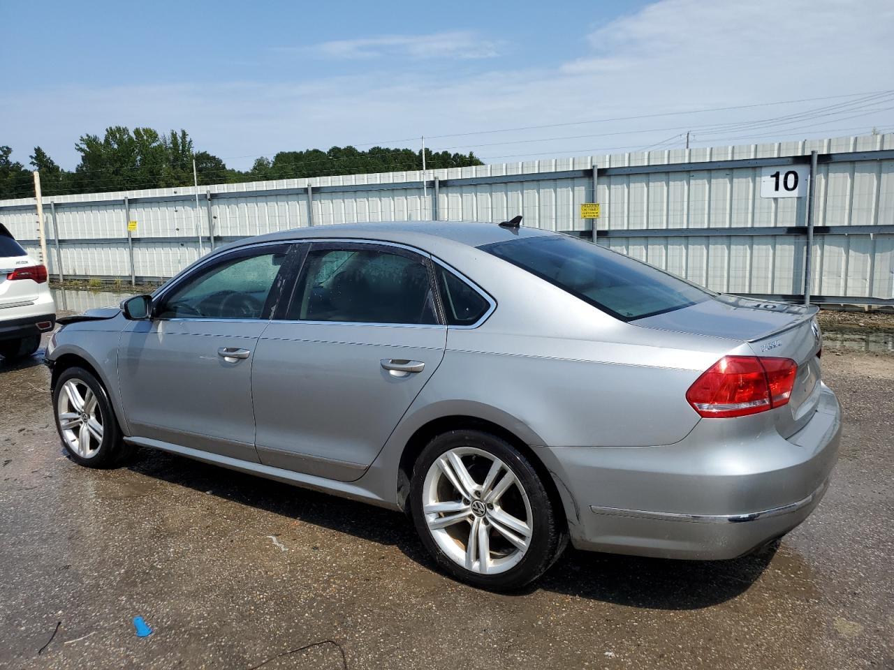 2013 Volkswagen Passat Sel - Фото 2