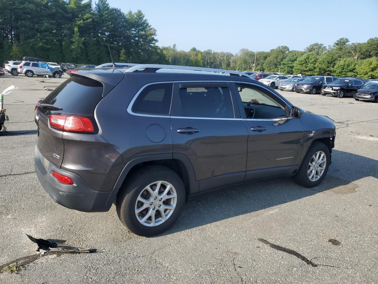 2017 Jeep Cherokee Latitude - Image 3