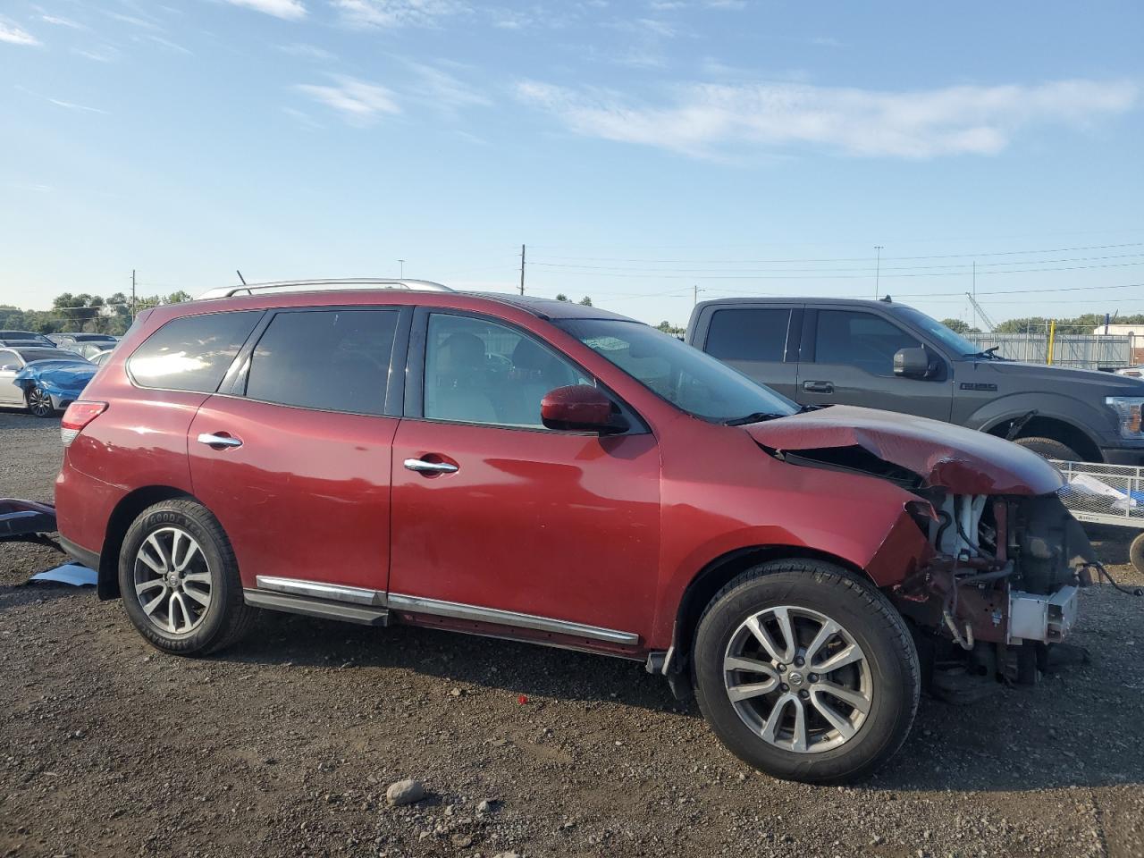 2015 Nissan Pathfinder S - Image 4