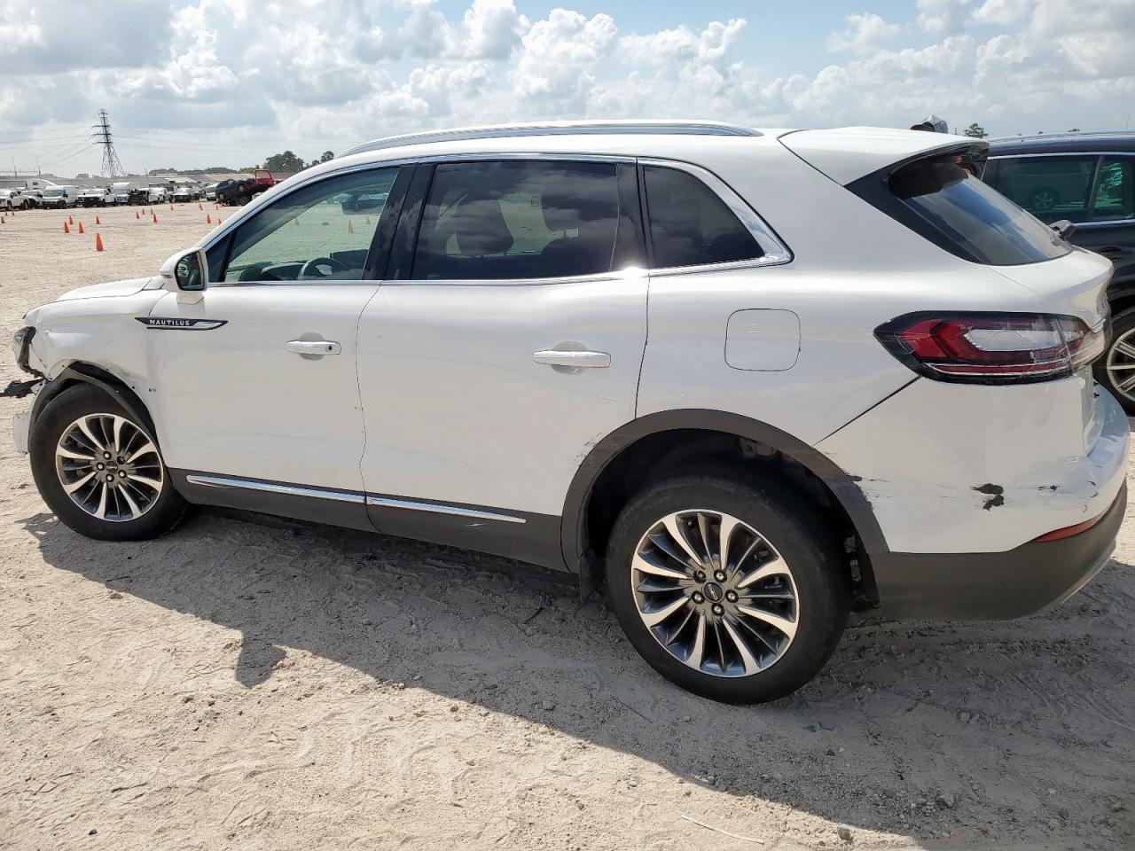 2023 Lincoln Nautilus - Image 2