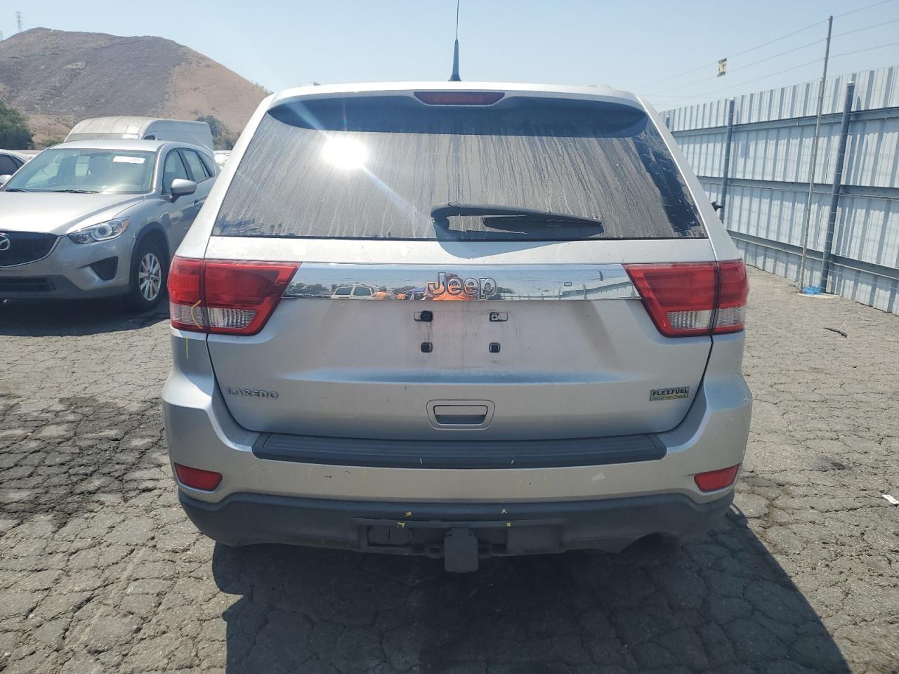 2011 Jeep Grand Cherokee Laredo - Image 6