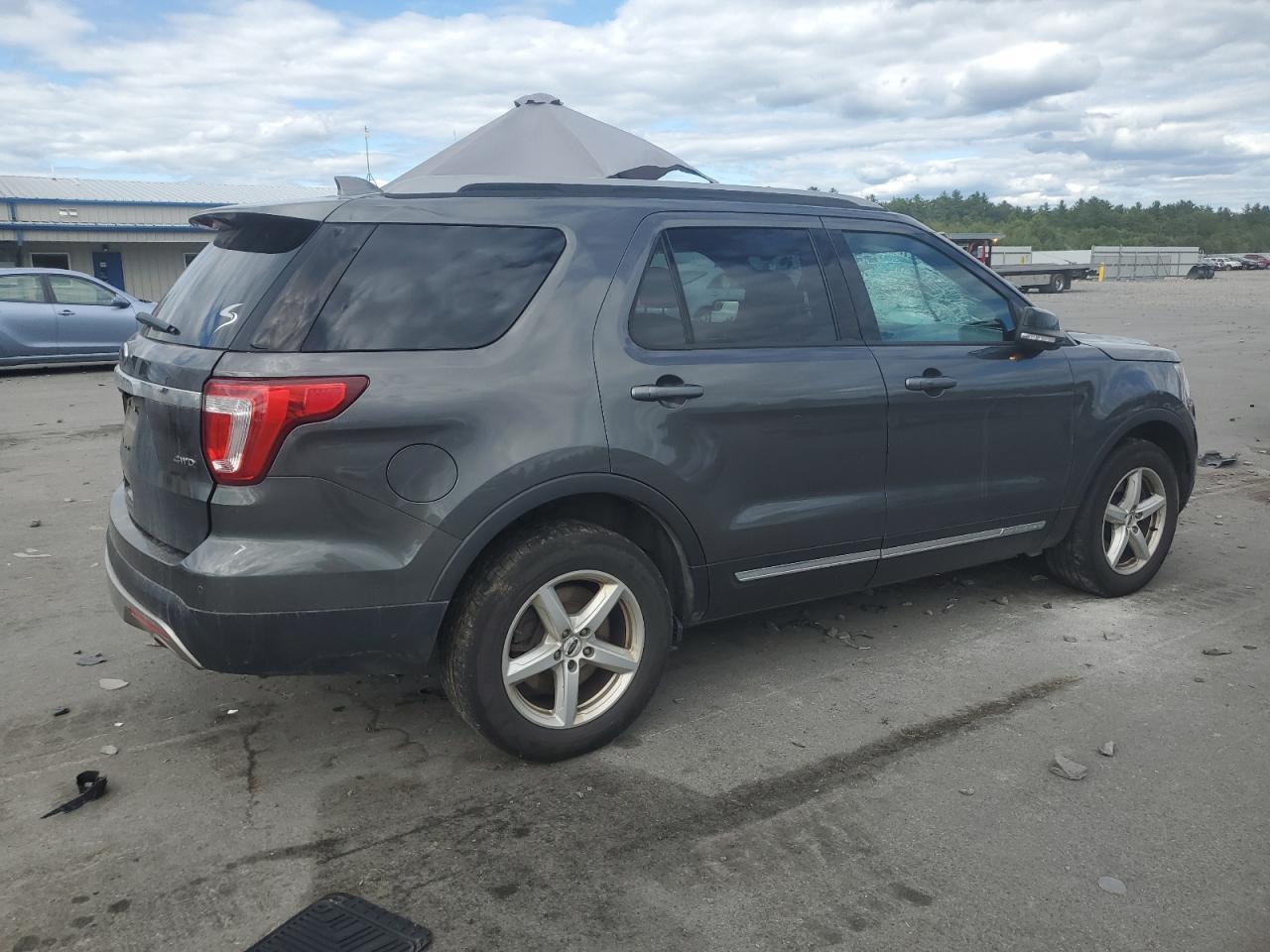 2017 Ford Explorer Xlt - Image 3