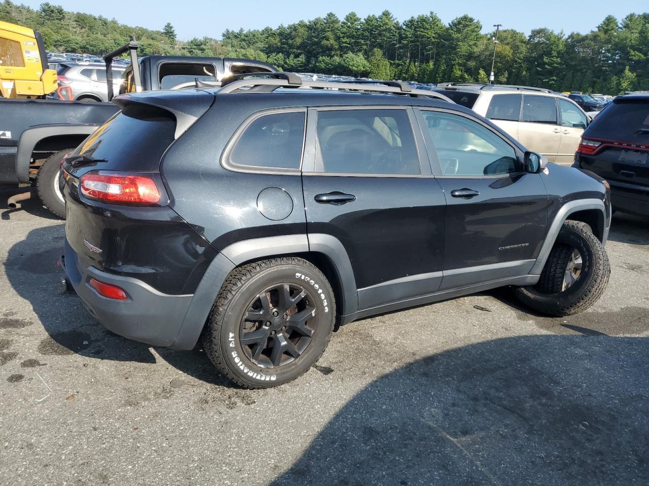 2016 Jeep Cherokee Trailhawk - Image 3