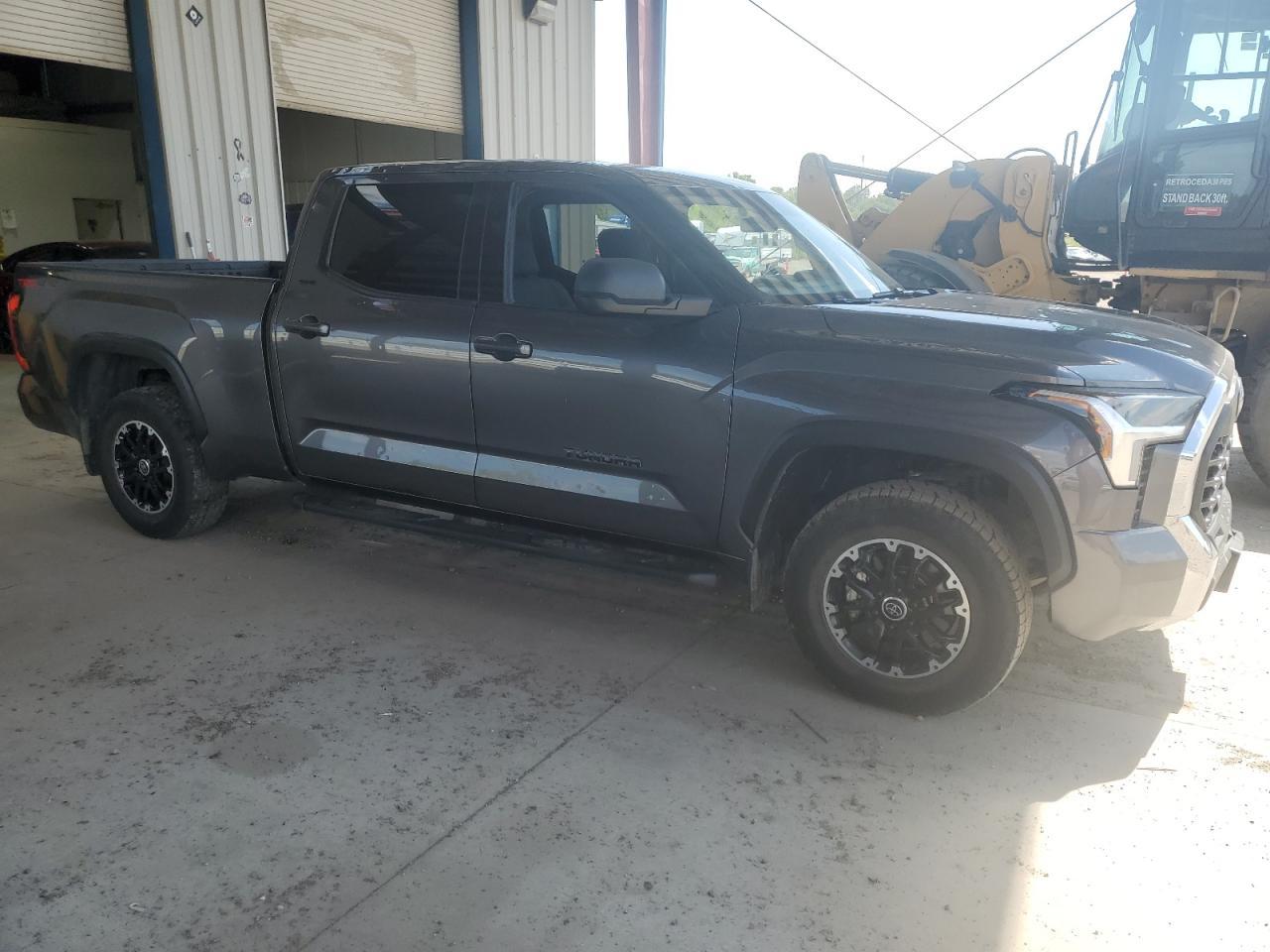 2023 Toyota Tundra Crewmax Sr5 - Image 4